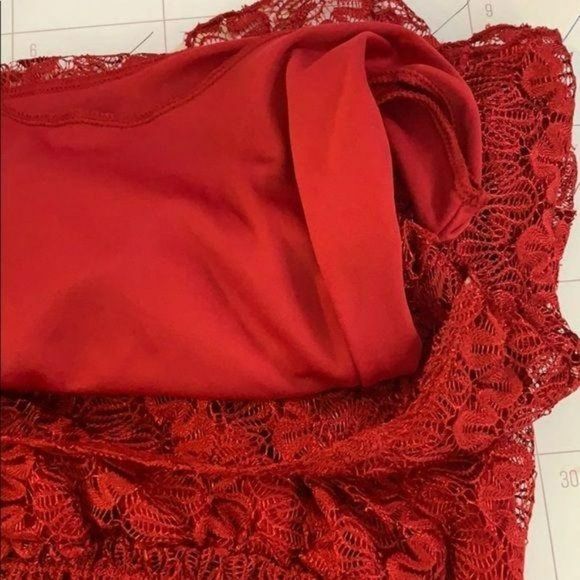 Lavish Woman's Blouse Burgundy Lace‎ Layered Size Medium NEW - Picture 10 of 10